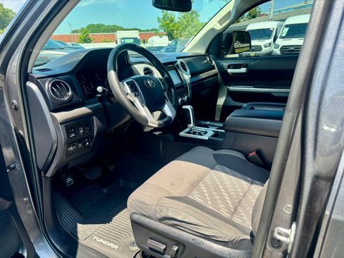 Used 2019 Toyota Tundra SR5 w/ SR5 Upgrade Package AWD/4WD image 11