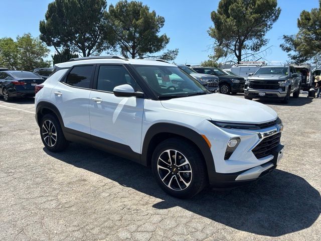 Certified 2026 Chevrolet TrailBlazer LT FWD image 2
