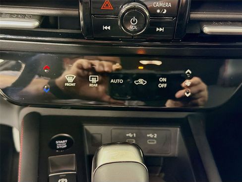 Used 2025 Nissan Kicks SR image 16