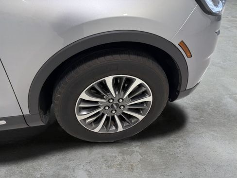 Used 2023 Lincoln Nautilus FWD w/ Premium Package image 11