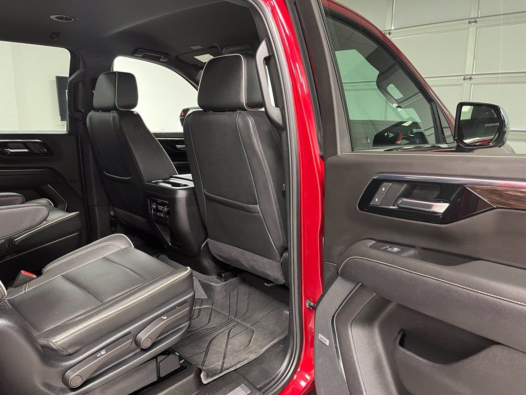 Used 2025 Chevrolet Suburban Premier AWD/4WD image 53