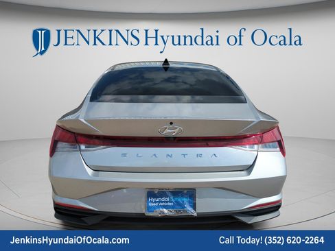 Used 2023 Hyundai Elantra SEL w/ Convenience Package image 4