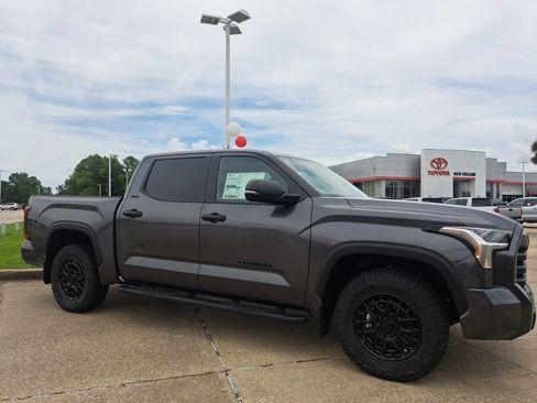 New 2026 Toyota Tundra SR5 w/ SR5 Convenience Package RWD image 3