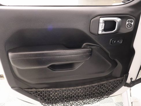 Used 2023 Jeep Gladiator Willys image 14