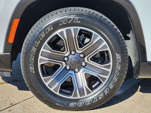 Used 2023 Jeep Wagoneer L Series II image 10