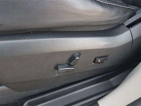 Used 2019 Dodge Grand Caravan SXT image 31