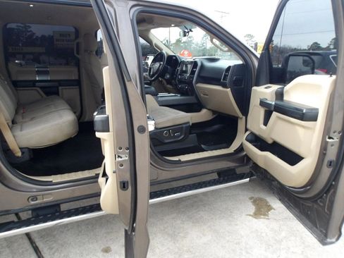 Used 2017 Ford F150 XLT w/ Equipment Group 302A Luxury image 6