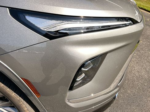 Used 2025 Buick Enclave Avenir image 11