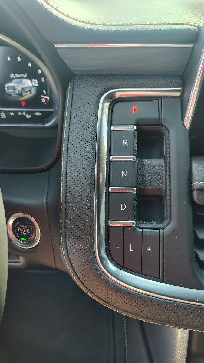 Used 2023 GMC Yukon SLT AWD/4WD image 38