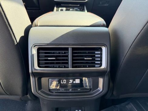 New 2026 Volkswagen Atlas Peak Edition AWD/4WD image 8