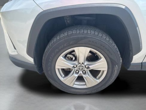 Used 2024 Toyota RAV4 XLE FWD image 31
