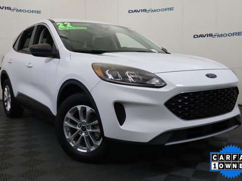Used 2022 Ford Escape SE image 2