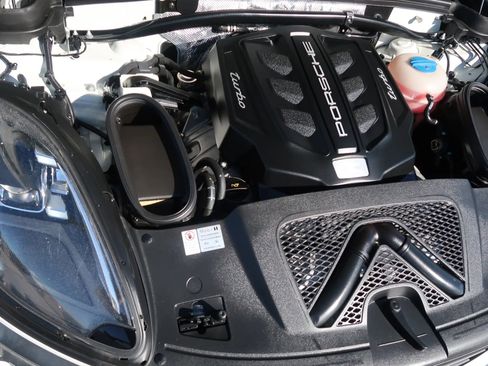 Used 2018 Porsche Macan Turbo image 45