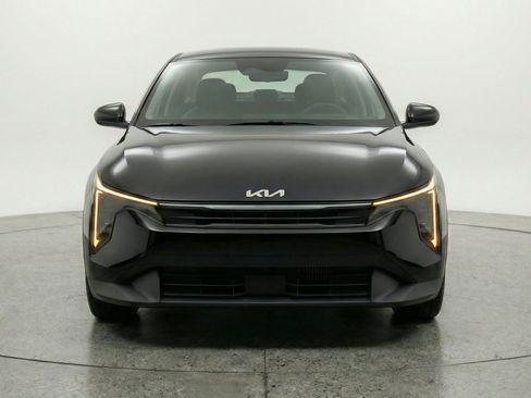 Used 2025 Kia K4 FWD image 2