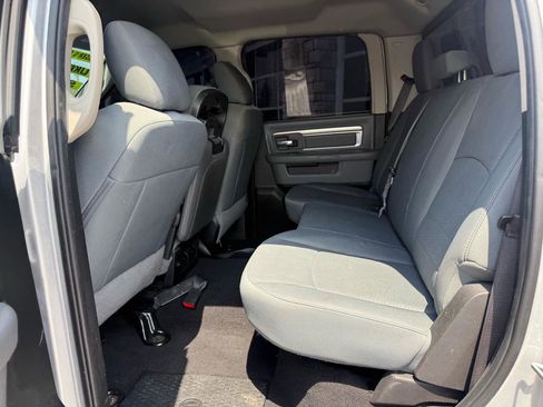 Used 2019 RAM 1500 Classic SLT AWD/4WD image 14