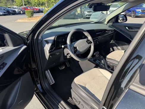 Certified 2023 Kia Niro SX Touring FWD image 3