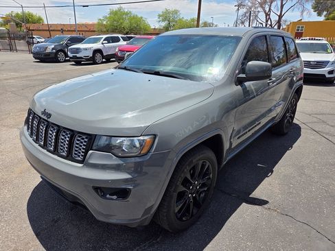 Used 2020 Jeep Grand Cherokee Altitude RWD image 9