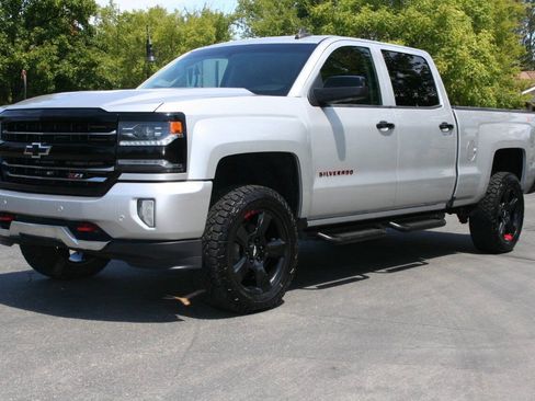 Used 2017 Chevrolet Silverado 1500 LTZ Z71 w/ Redline Edition AWD/4WD image 9