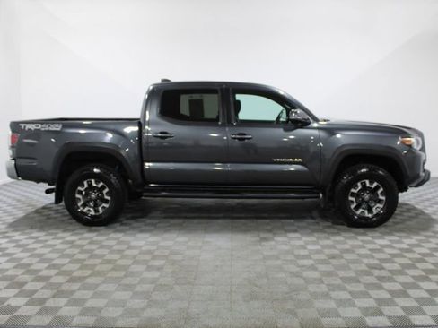 Certified 2022 Toyota Tacoma TRD Off-Road AWD/4WD image 7