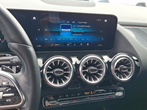 Used 2022 Mercedes-Benz GLA 250 4MATIC image 16