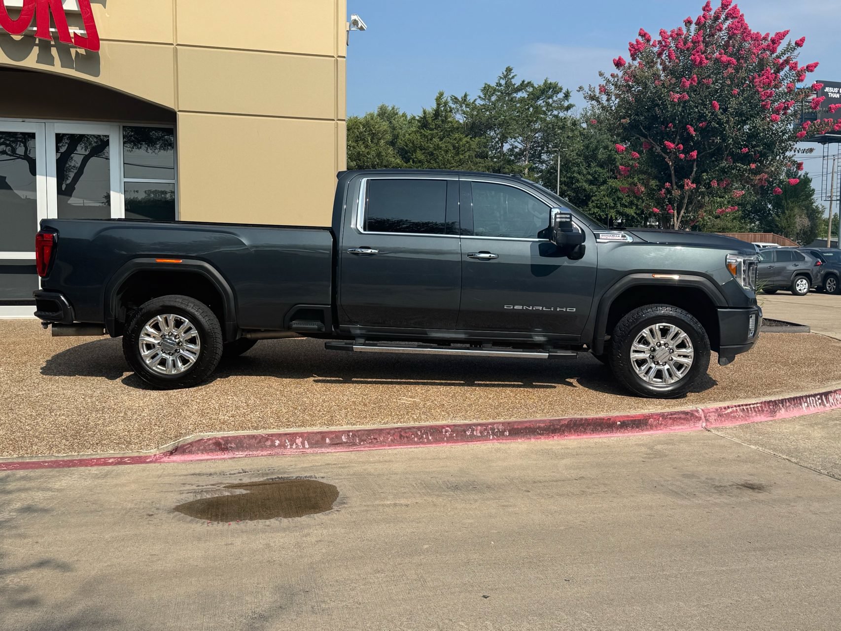 Used 2022 GMC Sierra 3500 Denali w/ Denali Ultimate Package AWD/4WD image 7