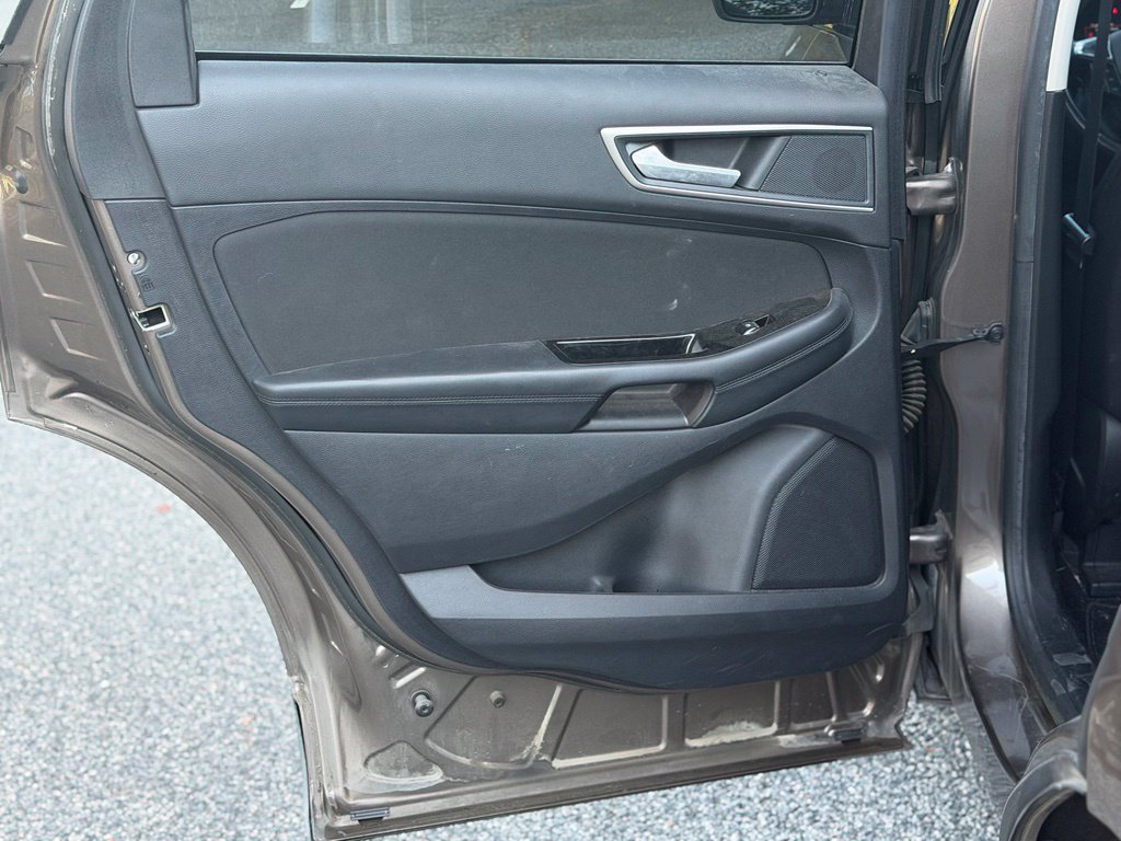 Used 2019 Ford Edge SEL FWD image 12