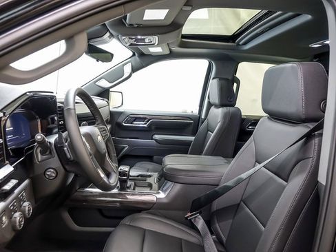 New 2025 Chevrolet Silverado 1500 LTZ w/ LTZ Premium Package image 10