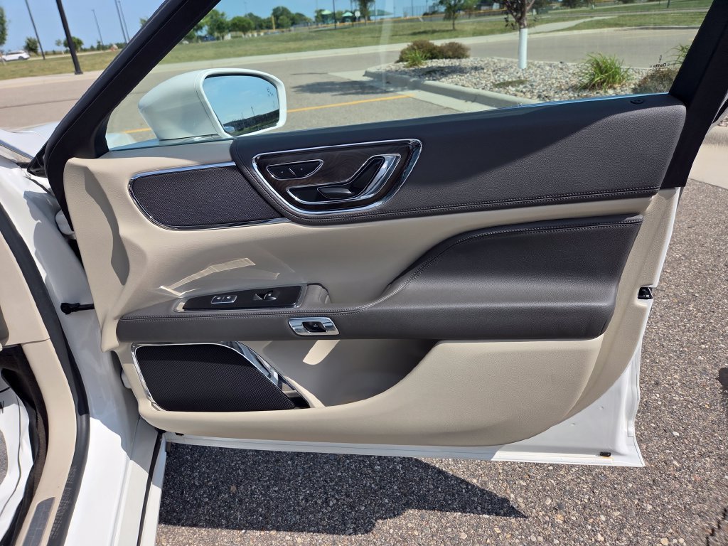 Used 2019 Lincoln Continental Select w/ Continental Climate Package AWD/4WD image 37