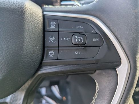 Used 2023 Jeep Grand Cherokee Altitude image 28