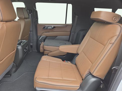 New 2026 Chevrolet Suburban High Country AWD/4WD image 14