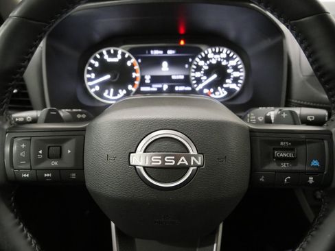 Used 2025 Nissan Rogue SV image 15