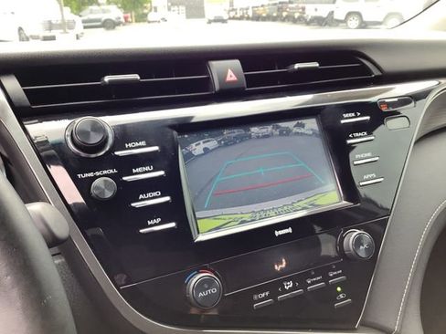 Used 2020 Toyota Camry SE FWD image 19