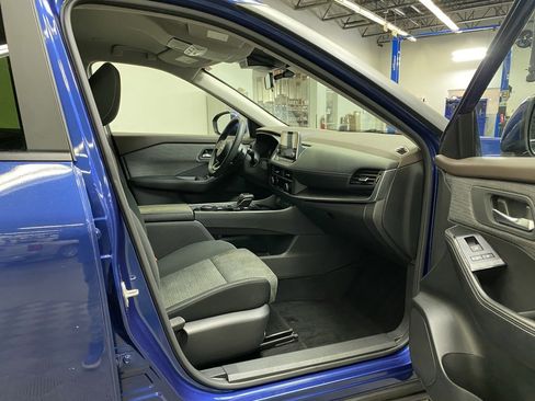 Used 2023 Nissan Rogue SV image 14