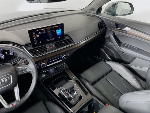 Used 2025 Audi Q5 e Premium Plus w/ Premium Plus Package image 29