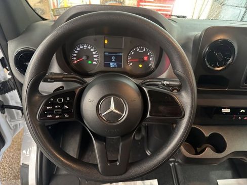 Used 2021 Mercedes-Benz Sprinter 2500 image 12