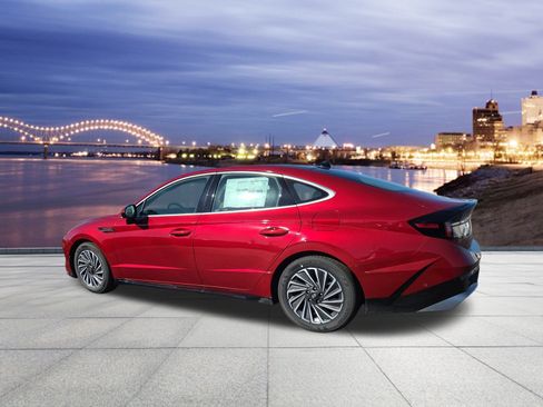 New 2025 Hyundai Sonata Limited image 3
