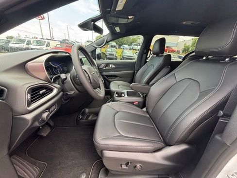 New 2026 Chrysler Voyager LX image 16