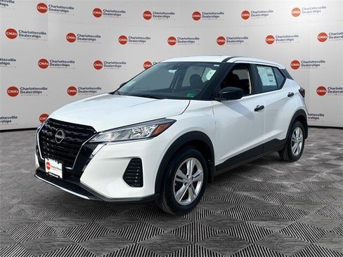 New 2025 Nissan Kicks Play S image 1