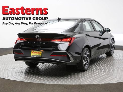 Used 2025 Hyundai Elantra Sport w/ Cargo Package image 5