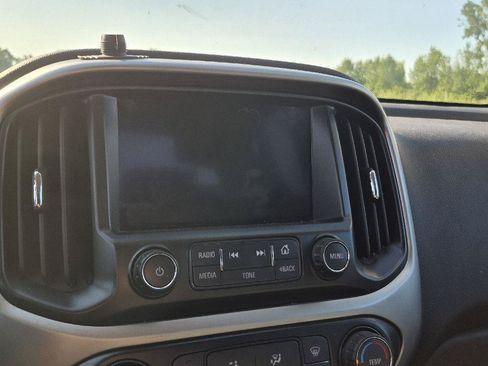 Used 2016 Chevrolet Colorado LT w/ LT Convenience Package RWD image 8