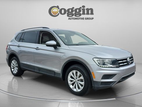 Used 2019 Volkswagen Tiguan SE w/ Panoramic Sunroof Package image 6