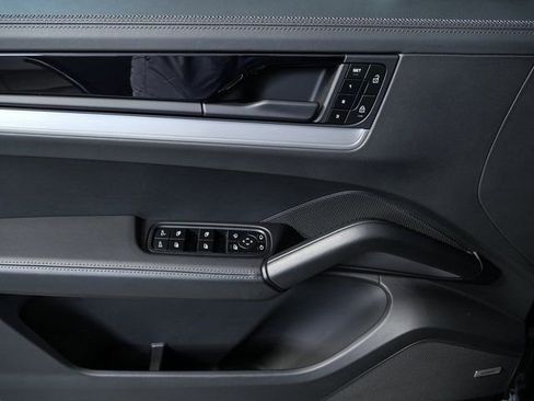Certified 2025 Porsche Cayenne GTS image 6