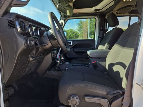 Used 2022 Jeep Wrangler Unlimited Sport AWD/4WD image 16