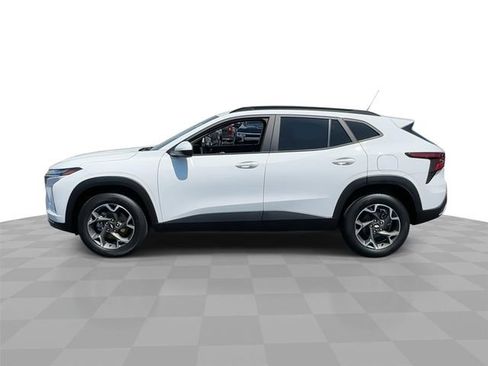 Used 2024 Chevrolet Trax LT w/ Driver Confidence Package FWD image 5