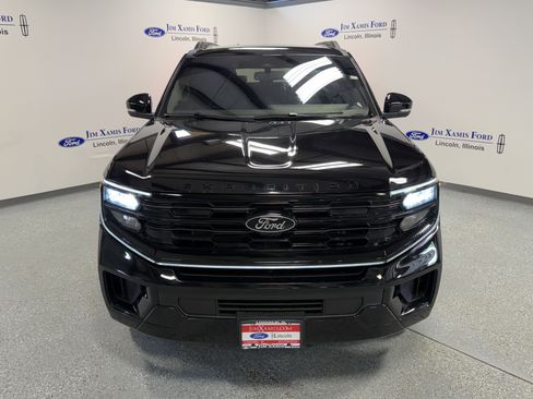 Used 2025 Ford Expedition Platinum w/ Stealth Performance Package AWD/4WD image 2
