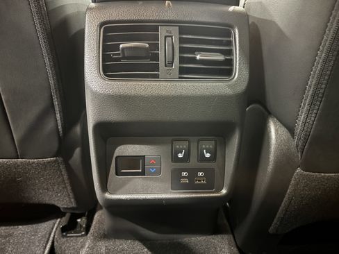 Used 2021 Nissan Rogue Platinum image 14