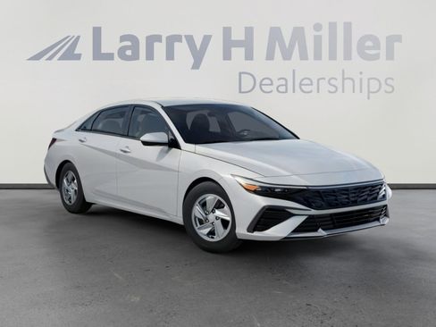New 2026 Hyundai Elantra SE FWD image 2