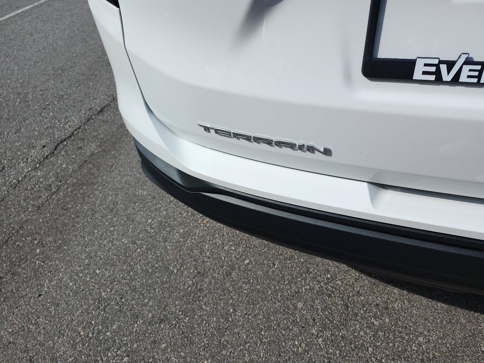 Used 2024 GMC Terrain SLE FWD image 4