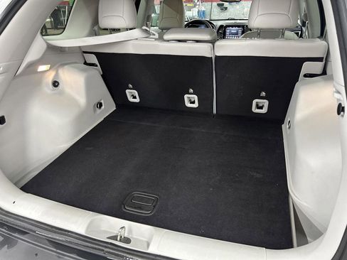 Used 2019 Jeep Cherokee Limited image 9