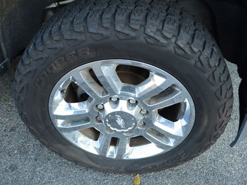 Used 2018 Chevrolet Silverado 2500 High Country w/ Duramax Plus Package AWD/4WD image 14